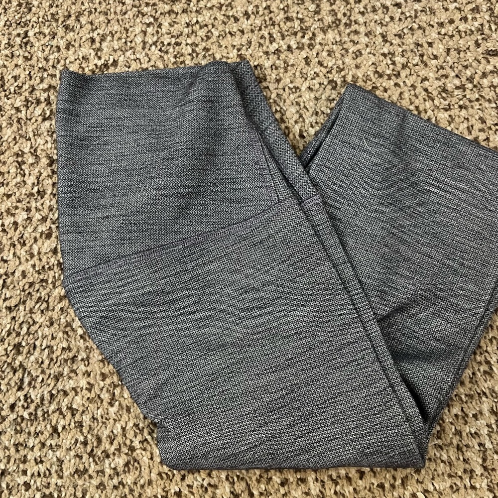 EUC heather Grey Lululemon Align 25 size 6